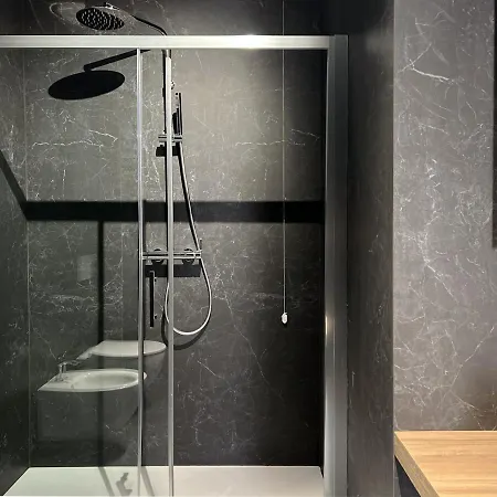 Glass House - Smart & Parking Szálloda 4*