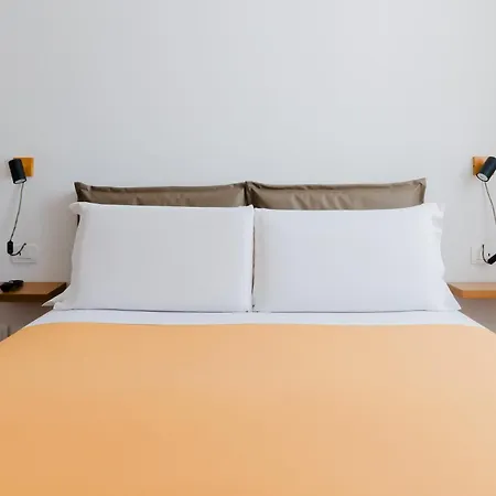Glass House - Smart & Parking Szálloda 4*