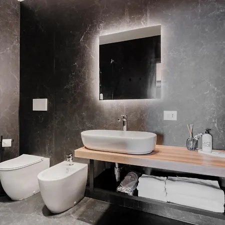 Glass House - Smart & Parking Szálloda 4*